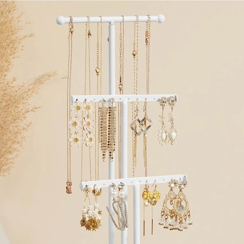 Kompaktiškas papuošalų organizatorius miegamajam