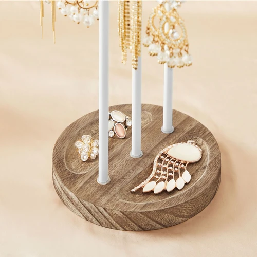 Elegantiškas papuošalų laikiklis su medžio masyvo pagrindu