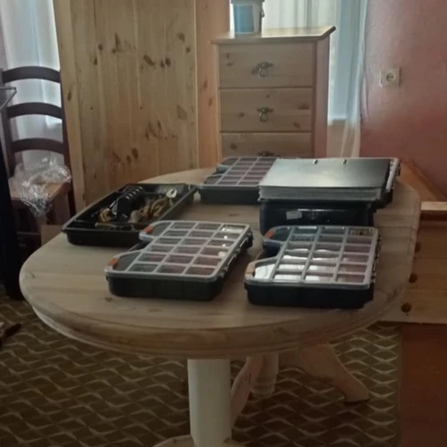 Stalas DOKKA su praplečiamu krumpliaratiniu mechanizmu