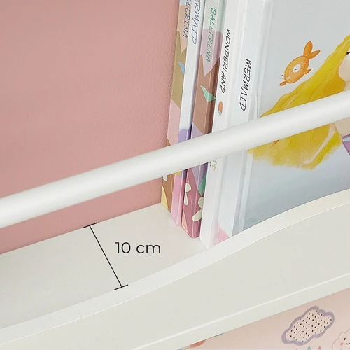 Erdvė taupanti knygų lentyna – idealus sprendimas mažiems kambariams