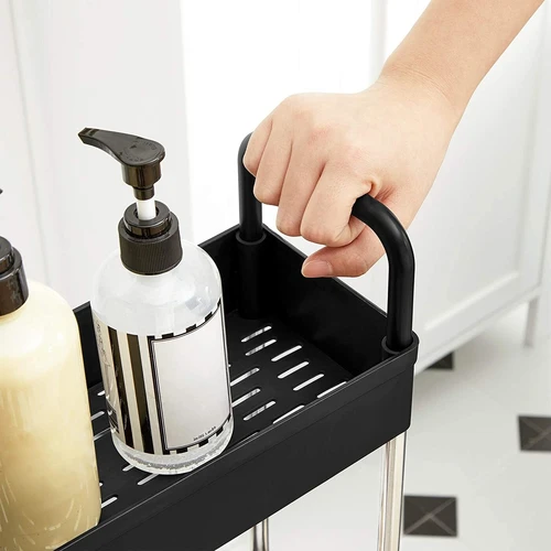 Lankstus vežimėlis šalia skalbimo mašinos