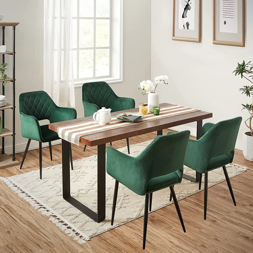 Tvirtos metalinės kojelės ir patogus putplasčio paminkštinimas