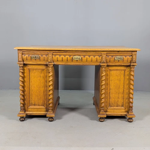 Vintažinis rašomasis stalas