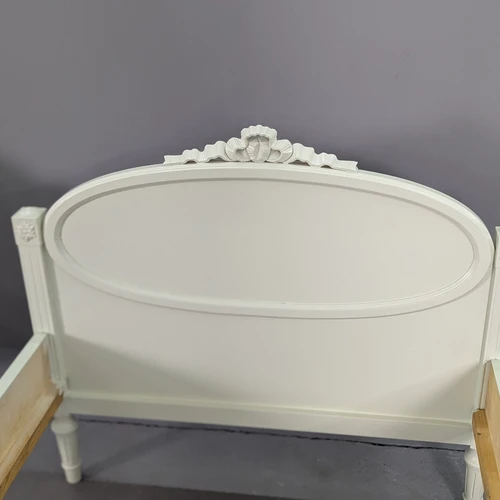 Lengvo stiliaus miegamasis su prabanga