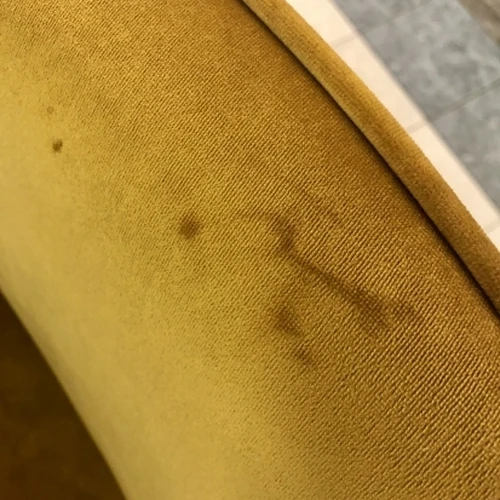 Unikalus fotelis su nedideliu defektu ant porankio