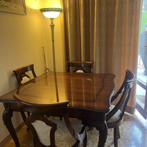 Puikus medžio masyvo valgomasis stalas su 7 kėdėmis