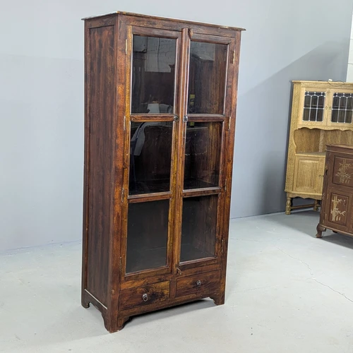 Indauja/knygų spinta - Vitrinos