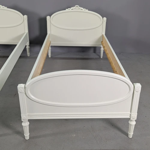 Klasikinė Gustavian stiliaus viengulė lova