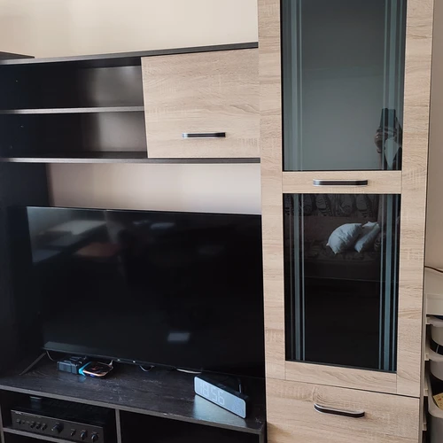 Parduodama TV sekcija su vitrina ir stalčiais Vilniuje