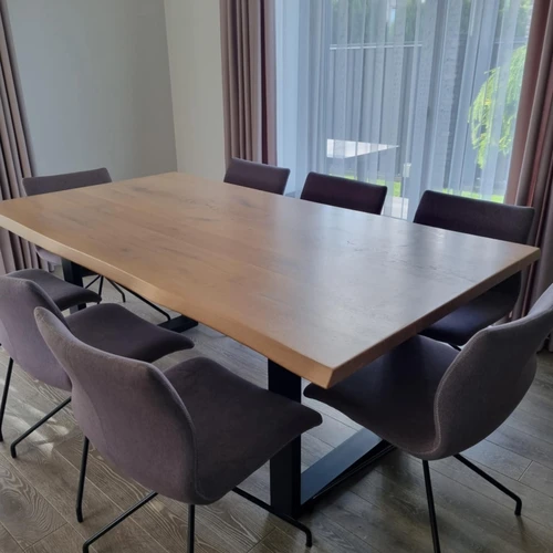 masyvus ąžuolo pietų stalas su metalo kojomis