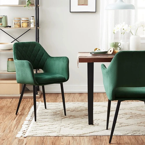 Tvirtos metalinės kojelės ir patogi sėdynė