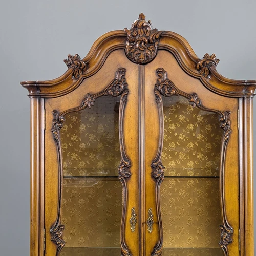 Elegantiška ispaniška indauja su raižytais ornamentais