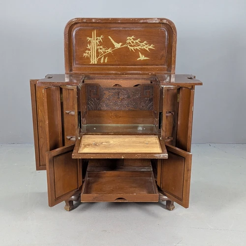 Kompaktiškas baras svetainei ar darbui