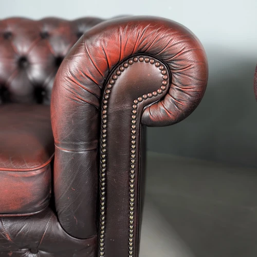 Solidus odinis fotelis svetainei – Chesterfield stiliaus klasika
