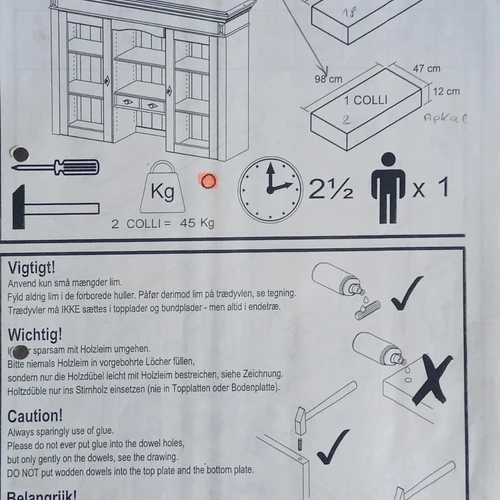 Medžio masyvo viršutinė vitrina