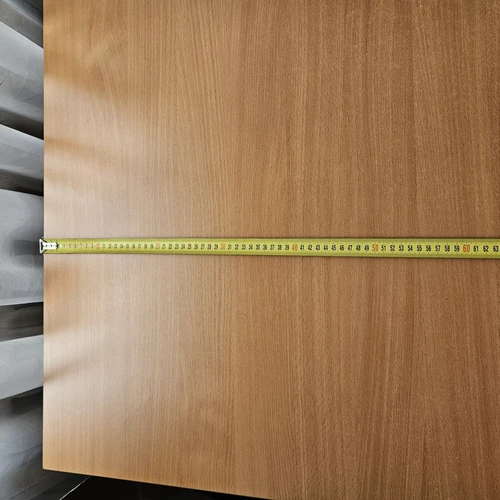 Erdvus rašomasis stalas su 4 stalčiais ir klaviatūros lenta