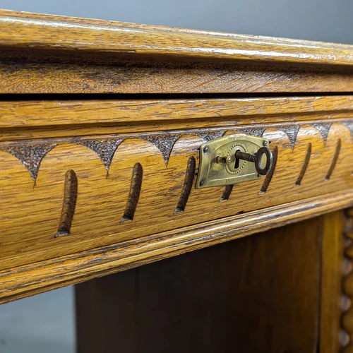 Vintažinis rašomasis stalas - Darbo stalai