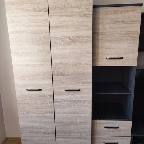 Sekcija Mokka: didelė TV niša, įstiklinta vitrina, 200 €
