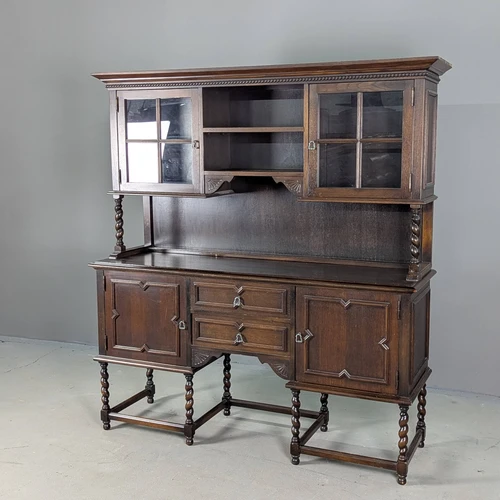 Talpus bufetas dekorui ir daiktų laikymui