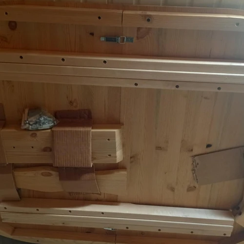 Praplečiamas medžio masyvo stalas (+0,4m/+0,8m)