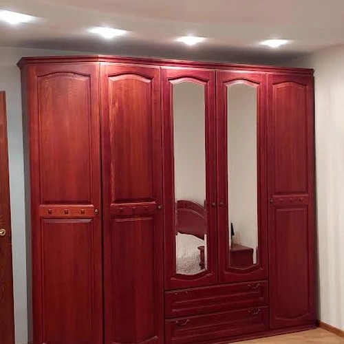 Parduodu visą miegamojo baldų komplektą iš uosio pagaminti pagal užsakyma