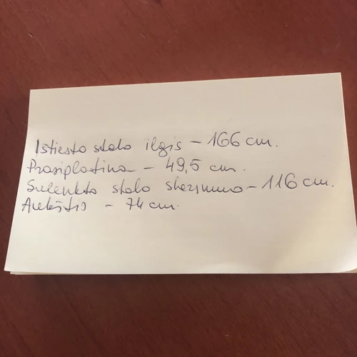 Tvirtas tekintas medinis baldų akcentas