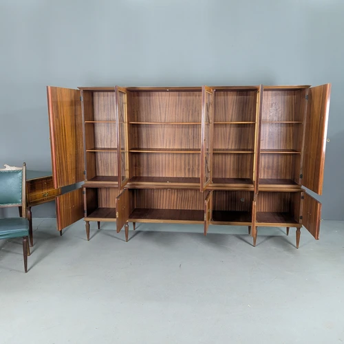 Funkcionalus vintažinis baldas su stalčiais ir lentynomis