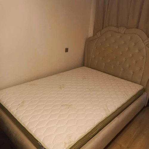 Aukštos klasės lova su čiužiniu