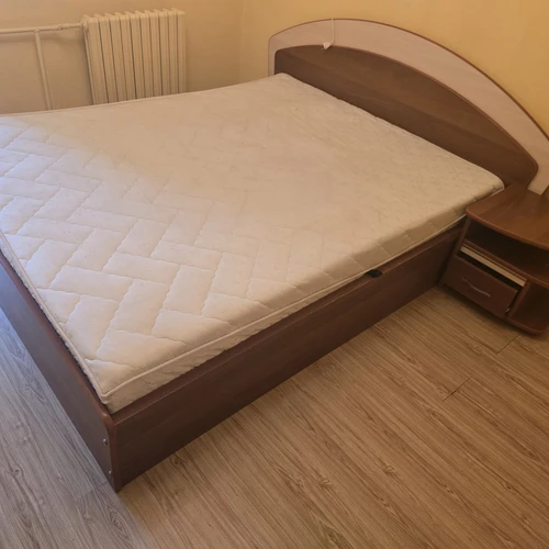 Kokybiška lova su spintos bloku