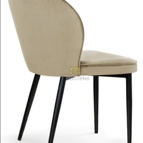 Minkšta aksominė sofa su moderniomis kojelėmis