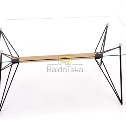 Moderni stiklo ir medžio virtuvės spinta su juodu metalu