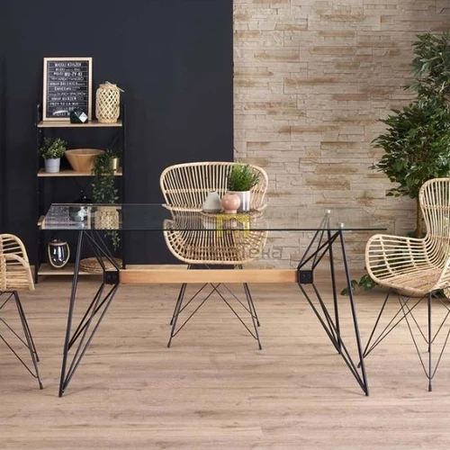 Natūralaus buko ir stiklo virtuvės spinta su juodu metaliniu rėmu