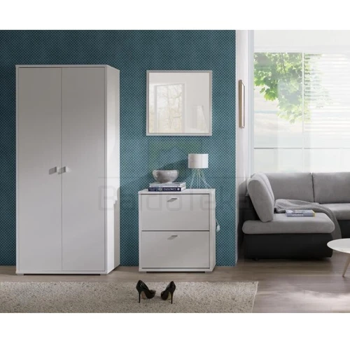 Plati spinta su veidrodžiu ir batų dėže – puikus prieškambario sprendimas