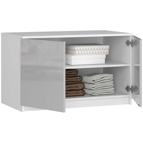 Funkcionalus spintos priestatas su montuojamais stalčiais