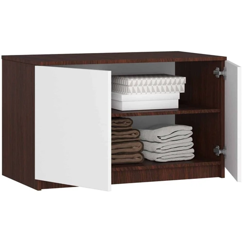 Tvarkinga spintelė su dviem lentynomis, tinka mažiems kambariams