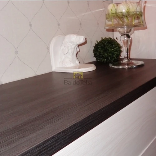 Praktiška spinta ANTVERPEN II – ideali tvarkingiems interjerams