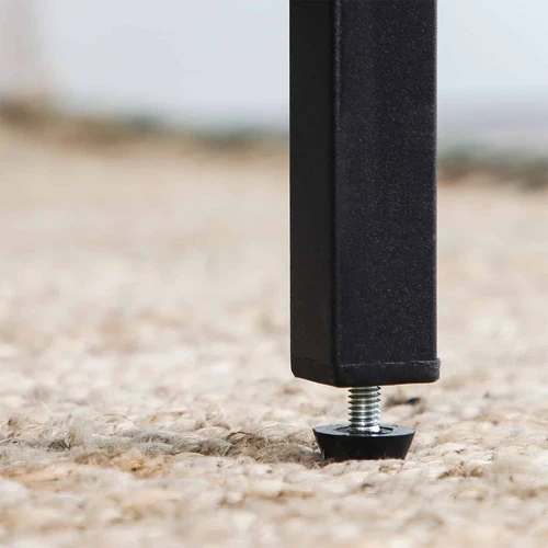 Modernus stalas su priedų paketu