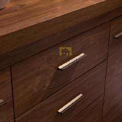 Laukinio ąžuolo ar Stirling spalvos spinta su moderniu dizainu