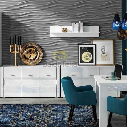 Balta matinė ir blizgi spalva su chromuotomis rankenėlėmis