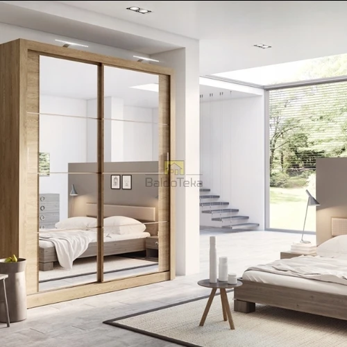 Erdvi spinta su veidrodžiais ir pasirenkamu apšvietimu