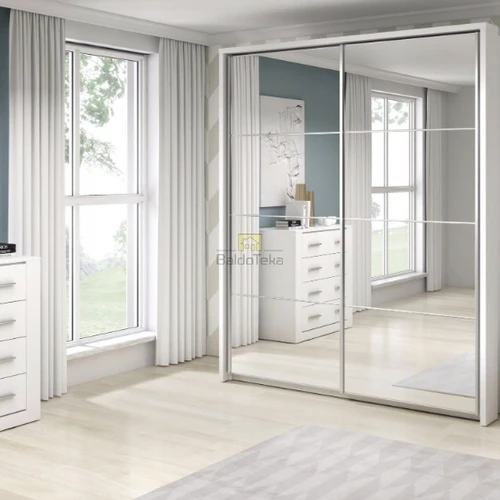 Moderni spinta su veidrodžiu ir pasirenkamu apšvietimu