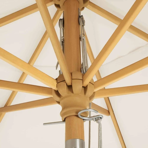 Skėtis su smėlio spalvos audiniu ir kietmedžio šonkauliais