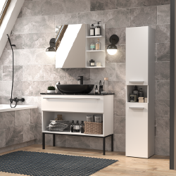 Stabili vonios spintelė su balta matine spalva ir tvirta konstrukcija