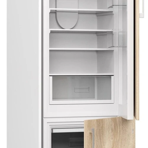 Moderni šaldytuvo spintelė su balta ir sonoma ąžuolo spalvomis