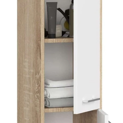 Moderni spintelė su sidabrinėmis rankenomis ir ABS briauna