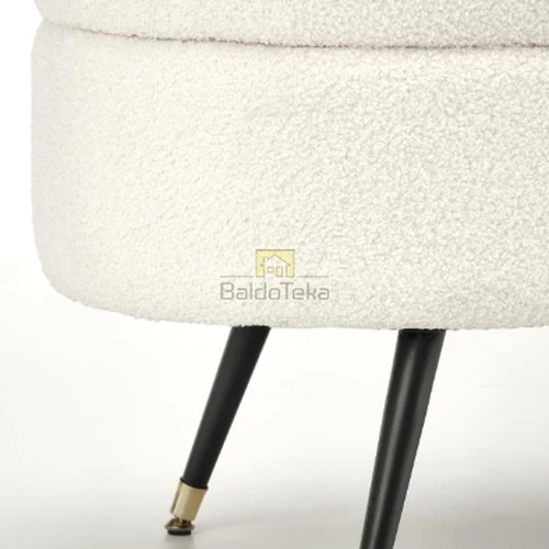 Kreminis stalas su bouclé gobelenu, tinkantis bet kuriam interjerui