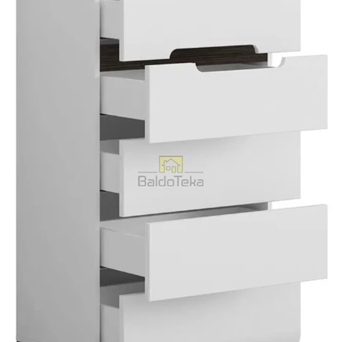 Moderni baltų spalvų spinta su blizgiais fasadais