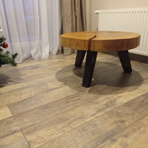 Stilingu granito kojomis kavos stalas