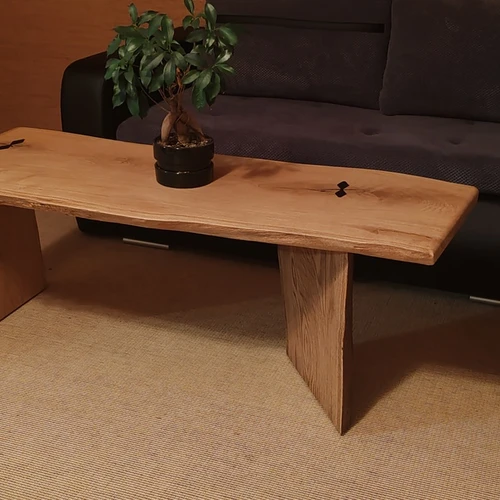 Masyvinis ąžuolo stalas su matiniu laku