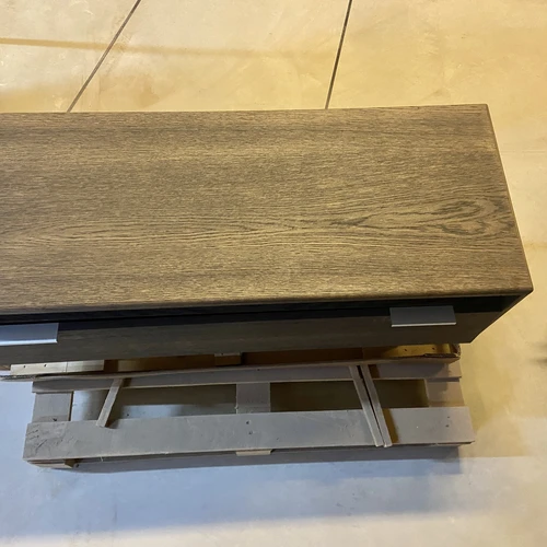 Platus 120 cm TV staliukas su natūralia ąžuolo tekstūra